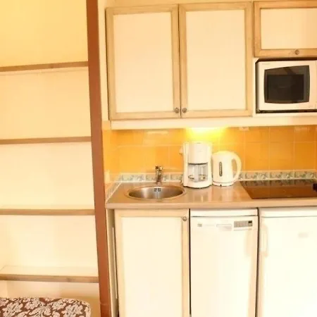 Apartment 2 Pieces Avec Terrasse, Parking, Piscines - A 300m De La A - Fr-1-245-18 *