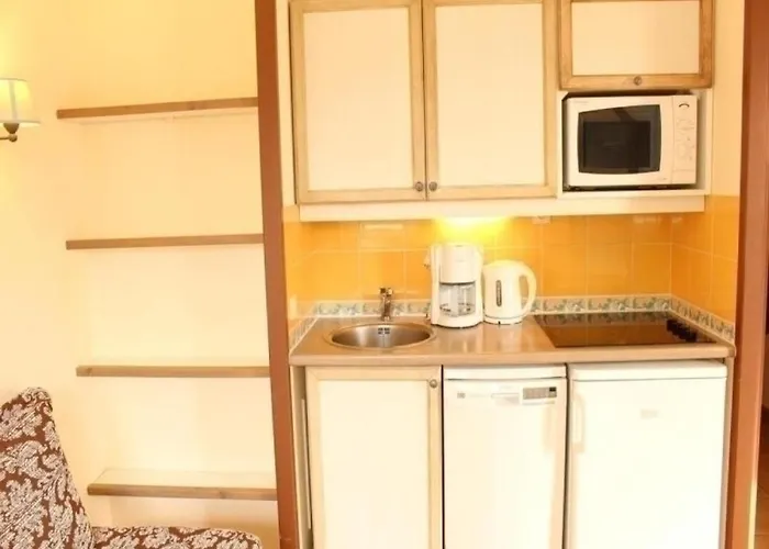 Appartement T2 Avec Piscine A 300m De La - 3 Couchages, Parking Et Balcon Meuble - Fr-1-245-34 *